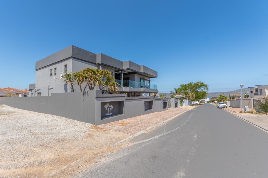 7 Bedroom Property for Sale in Myburgh Park Western Cape